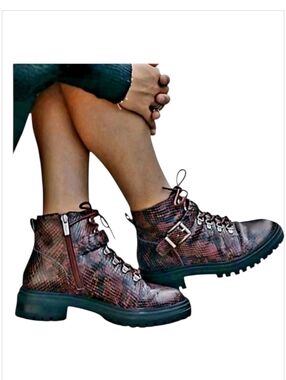 Vince Camuto Bindelia Red Snake Print Moto Boots Combat Ankle Sz 10